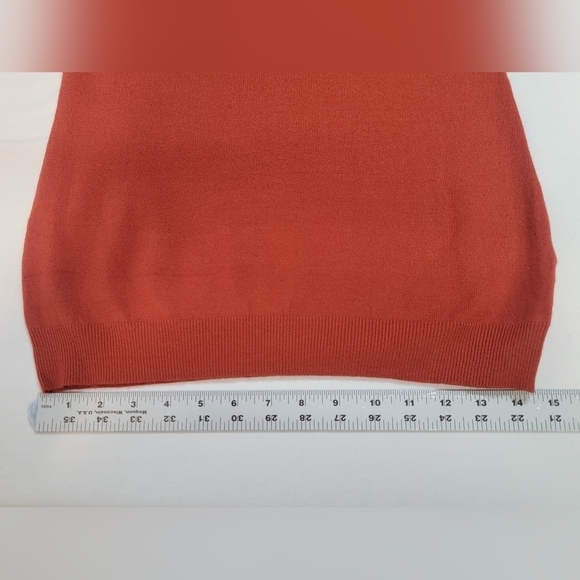 LOVE ♡ELLIE MIA BACK DETAIL SWEATER Women's Size XS V-Neckline, Pull Over - Picture 7 of 11